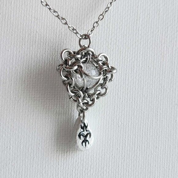 Whimsigoth clear quartz chainmaille silver necklace with a small silver chain - Picture 8 of 9